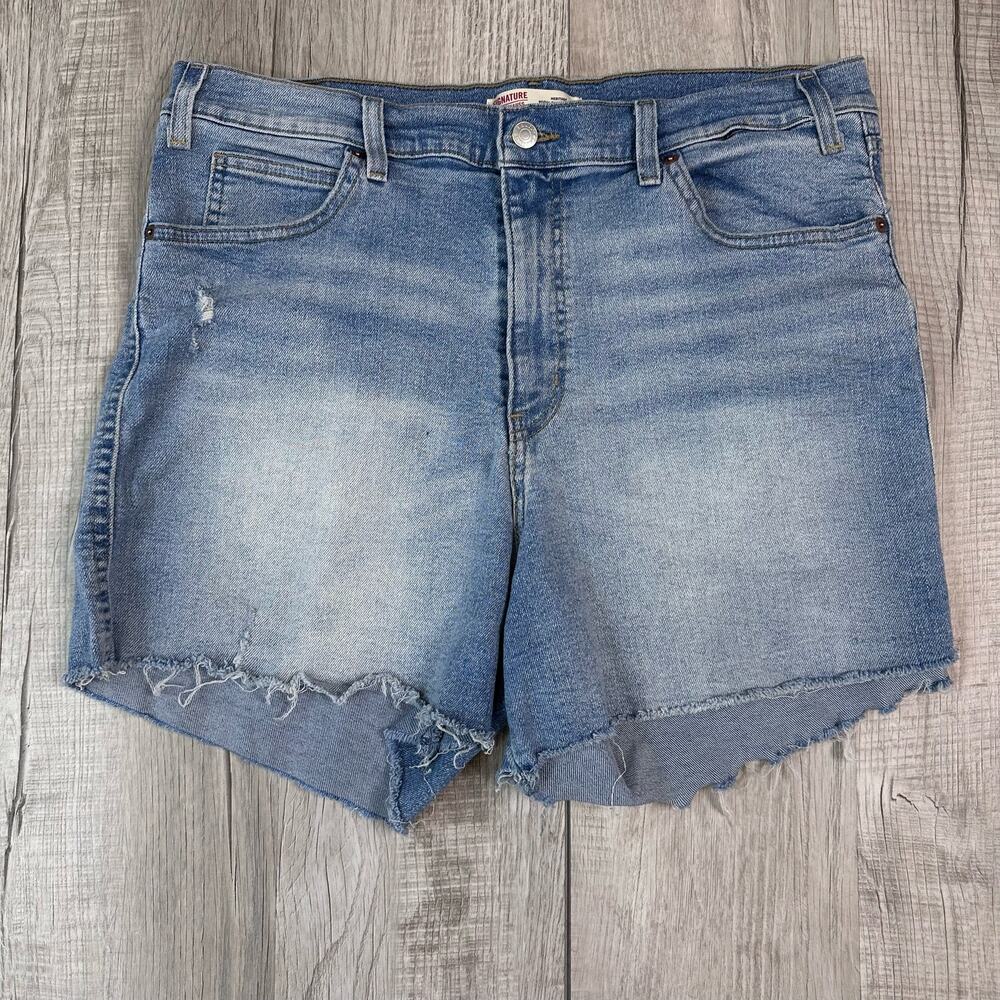 Signature Levi Denim Cut-Off Shorts Light Wash Hi-Rise Heritage Womens Raw Hem
